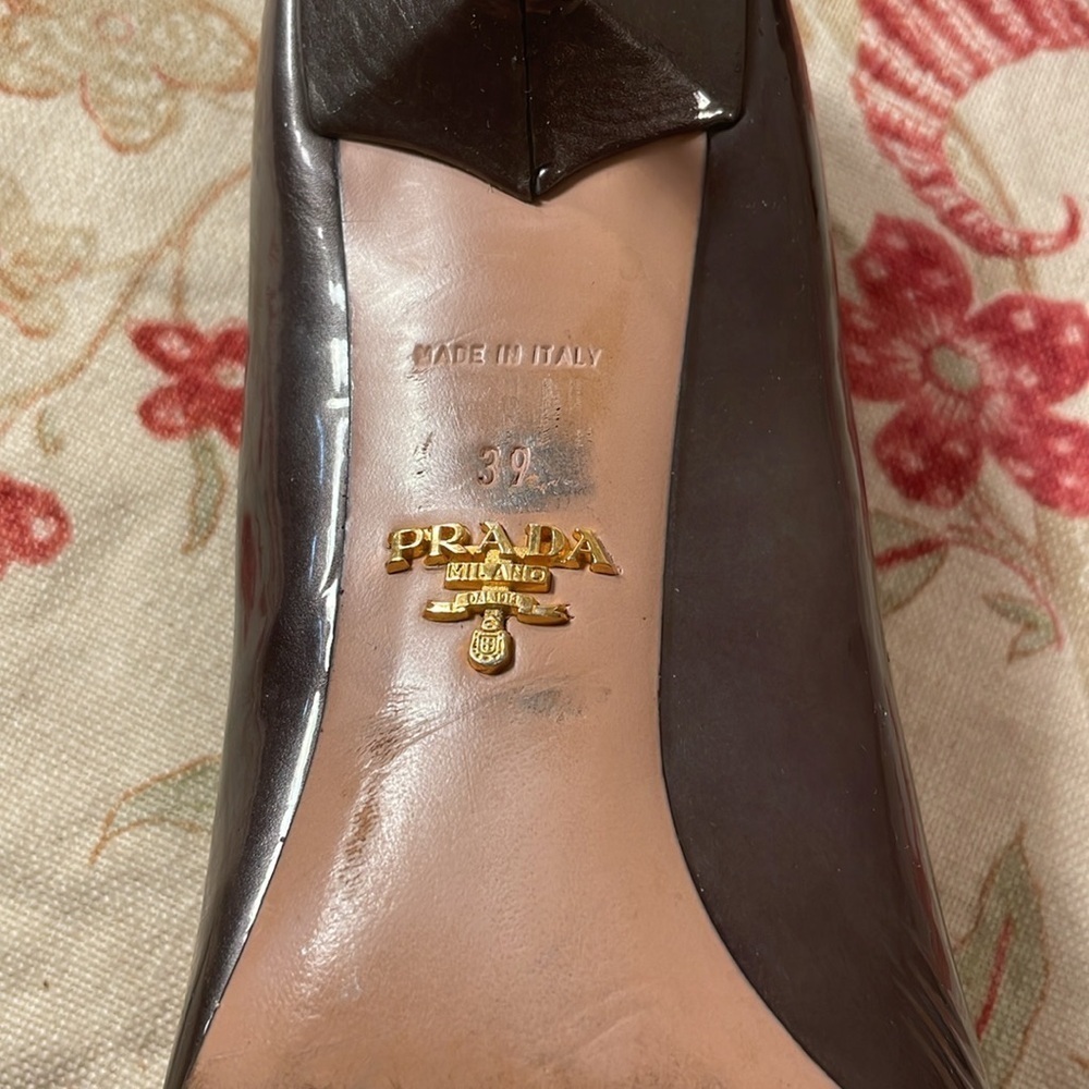 Prada Elegant Khaki Patent Leather Silver Women's Heels - Picture 9 of 10